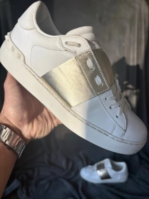 Valentino open skor (NYSKICK) - Valentino open skor | orginalstorlek 36, fråga om innermått vid osäkerhet 