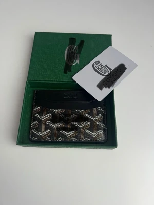 Korthållare från zara - säljer en unik korthållare i perfekt skick, skriv vid minsta fråga