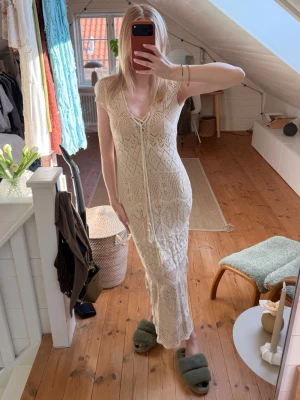 Strandklänning - Bodyflirt st 32/34 Tråddragning, se sista bild