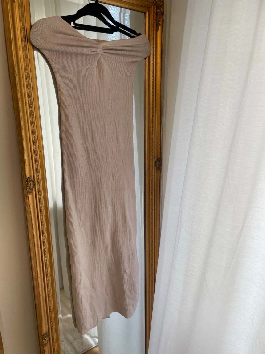 Beige ribbad långklänning omlott - 2