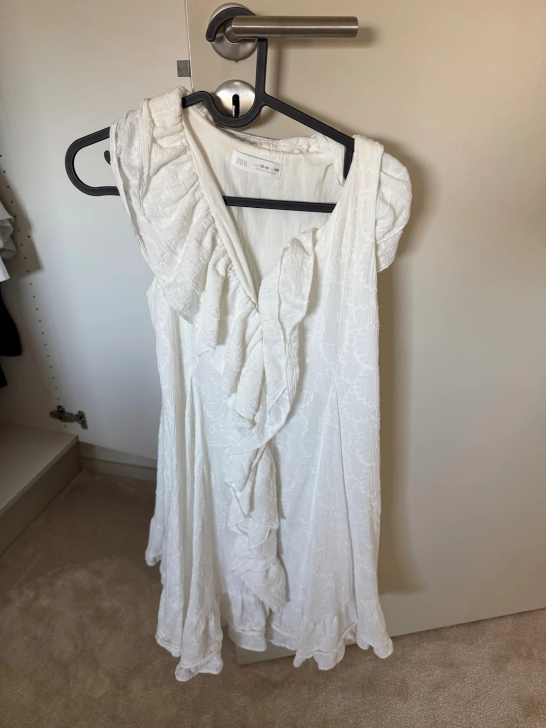 Vit omlottklänning med volang Zara - 1