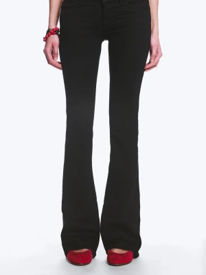 Weekday jeans - Snygga svarta bootcut jeans med låg midja och klassisk femficksdesign. Jeansen har utsvängda ben och är tillverkade i ett stretchigt material som är bekvämt. 