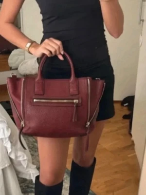 Väska  - Från mango! Axelband medföljer 