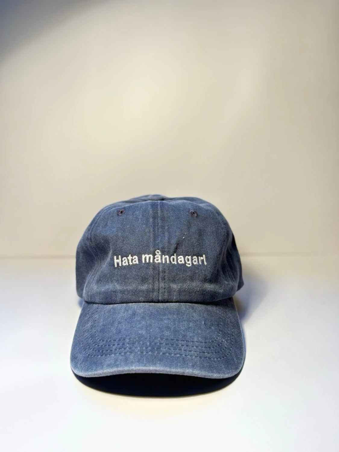 Keps ”hata måndagar” BLÅ