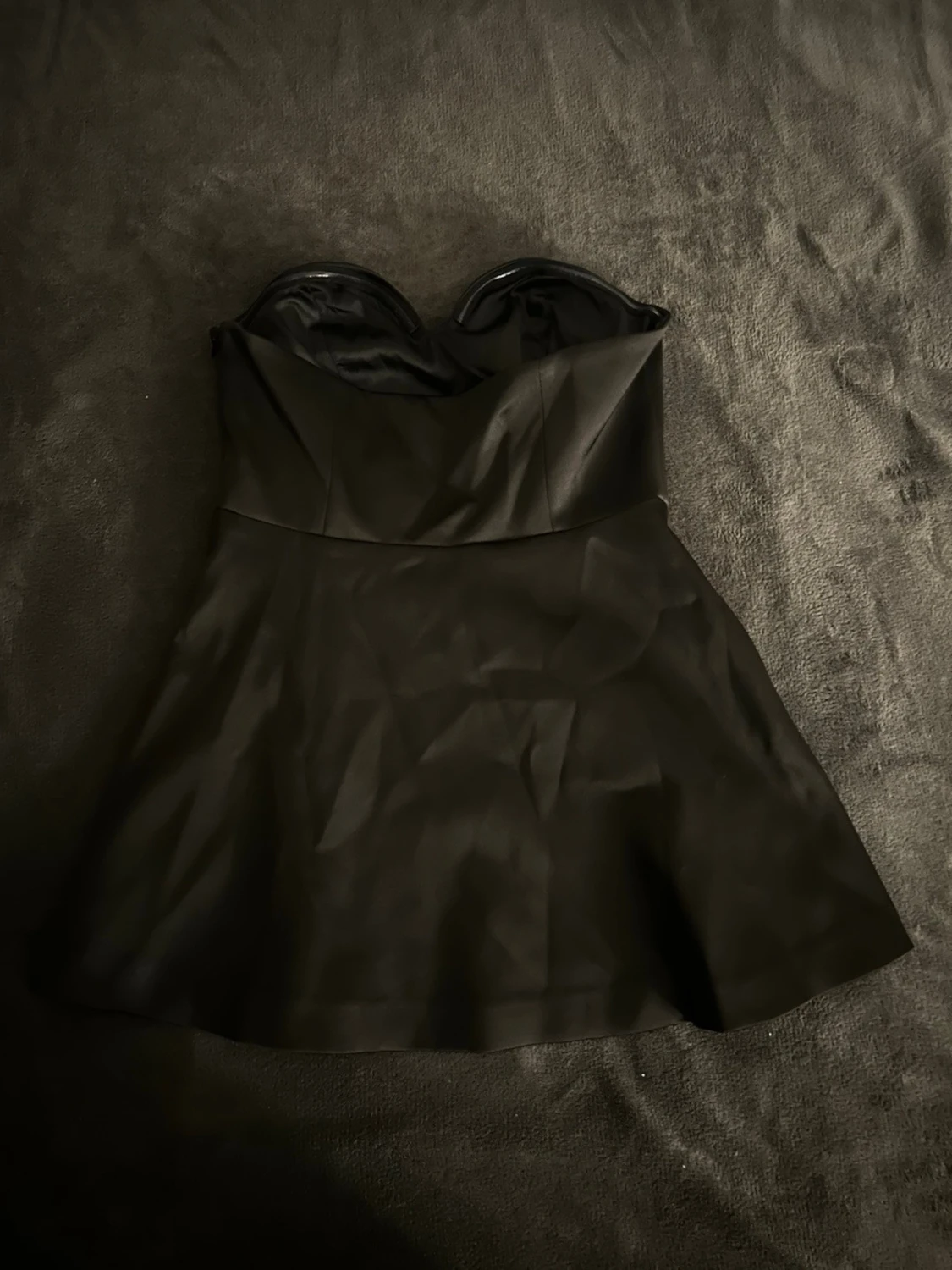 Svart axelbandslös topp - 2