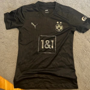 Svart Borussia Dortmund matchtröja Puma - Snygg svart Borussia Dortmund matchtröja 