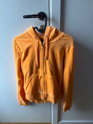  Juicy Couture set  - Precis som nytt , använt 1 gång. Köptes för 1300kr st 