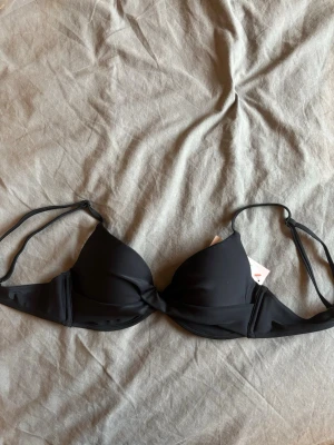 Pushup bikini  - Testad en gång, lapp kvar. 75B