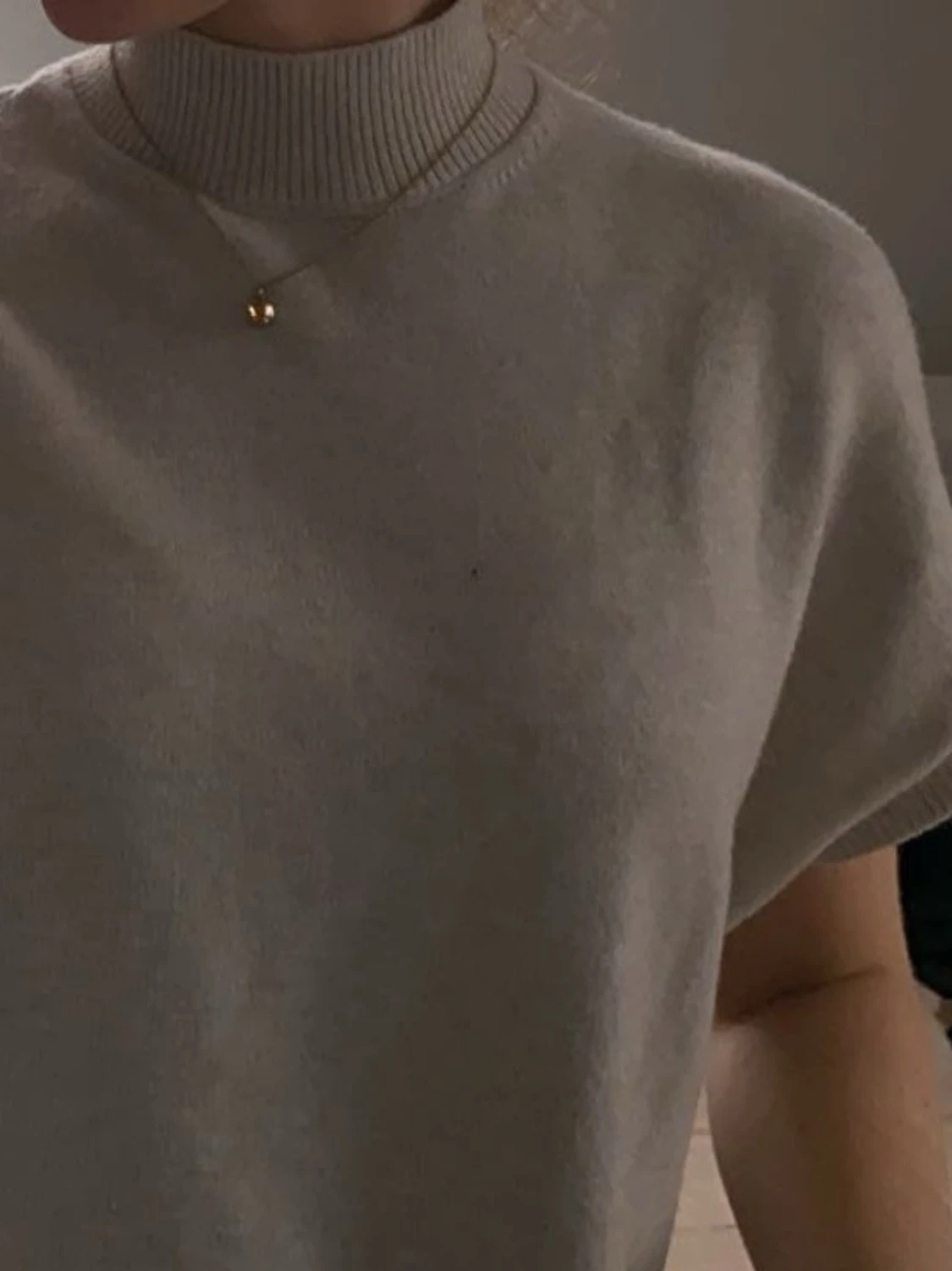 Beige stickad topp med krage - 1