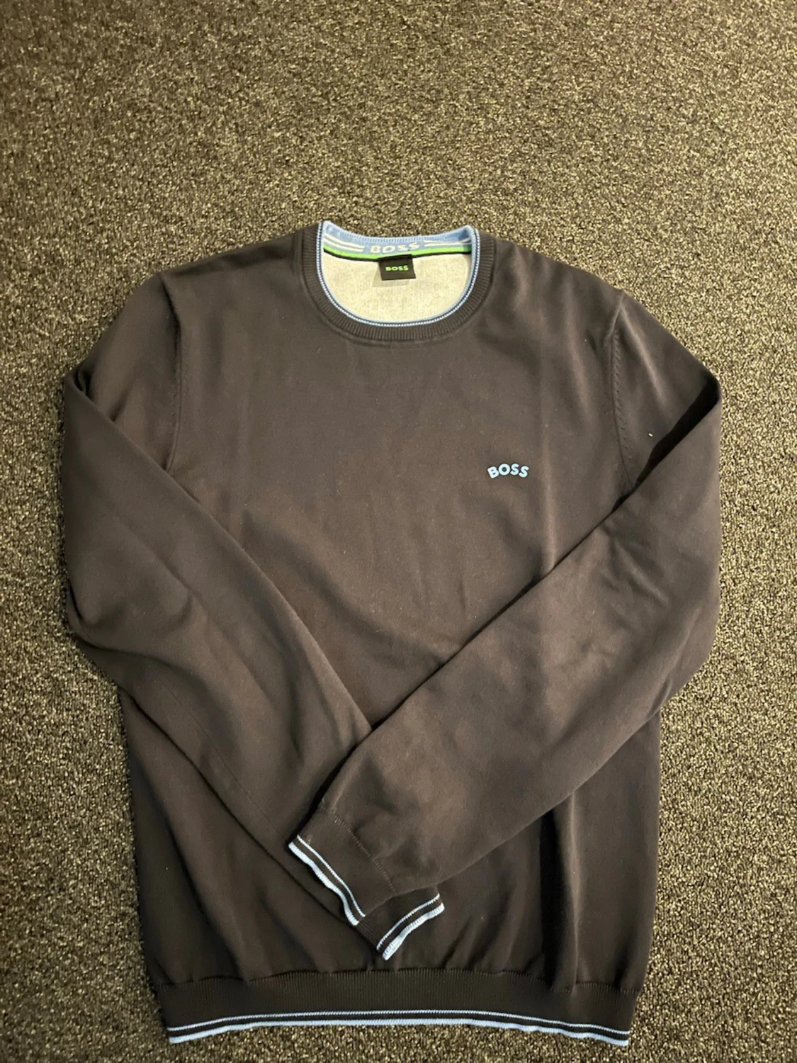 Brun tröja från BOSS med logga