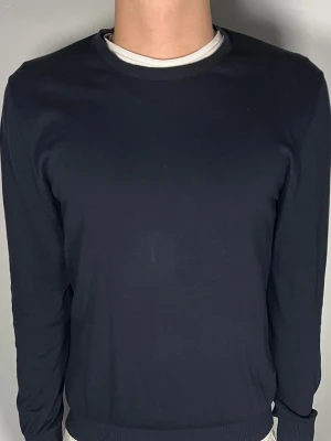 Massimo Dutti tröja - Säljer en riktigt snygg och trendig Massimo Dutti tröja i fint skick, storlek L, vid frågor är det bara att skriva //Gramenti