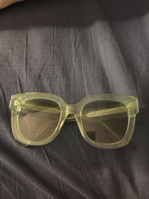 gröna 08 chimi solglasögon  - säljer dessa gröna chimi glasögon i storlek 08 