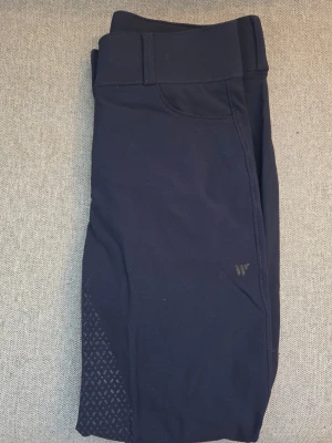 Milroy ridbyxor - Nypris: 799 kr, storlek 40, men mer som 38. Köpte för ett tag sen men märker nu att dom är för små för mig. Ingen prislapp, men aldrig använda, bara provat dom