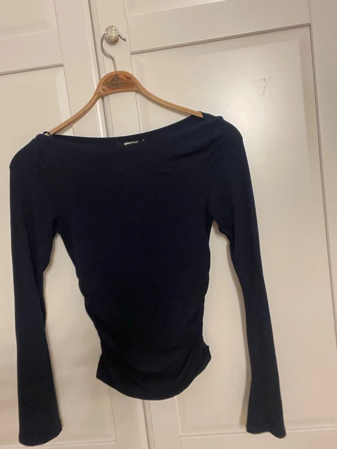 Mörkblå långärmad topp Gina Tricot