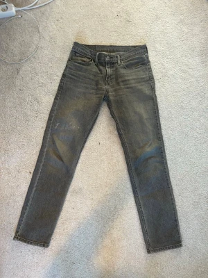 Levis 511 - Riktigt snygga gråa levis 511 jeans. Storlek W31 L32.