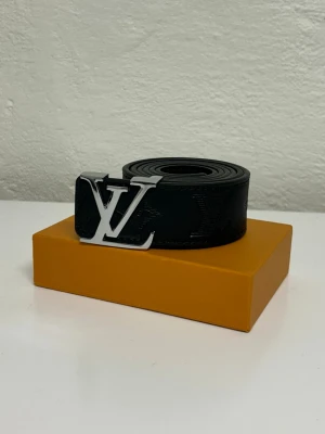 Lv Bälte  - Helt nytt aldrig använd. Storlek 110cm. Snabb frakt. Skriv vid fler frågor. Endast bälte