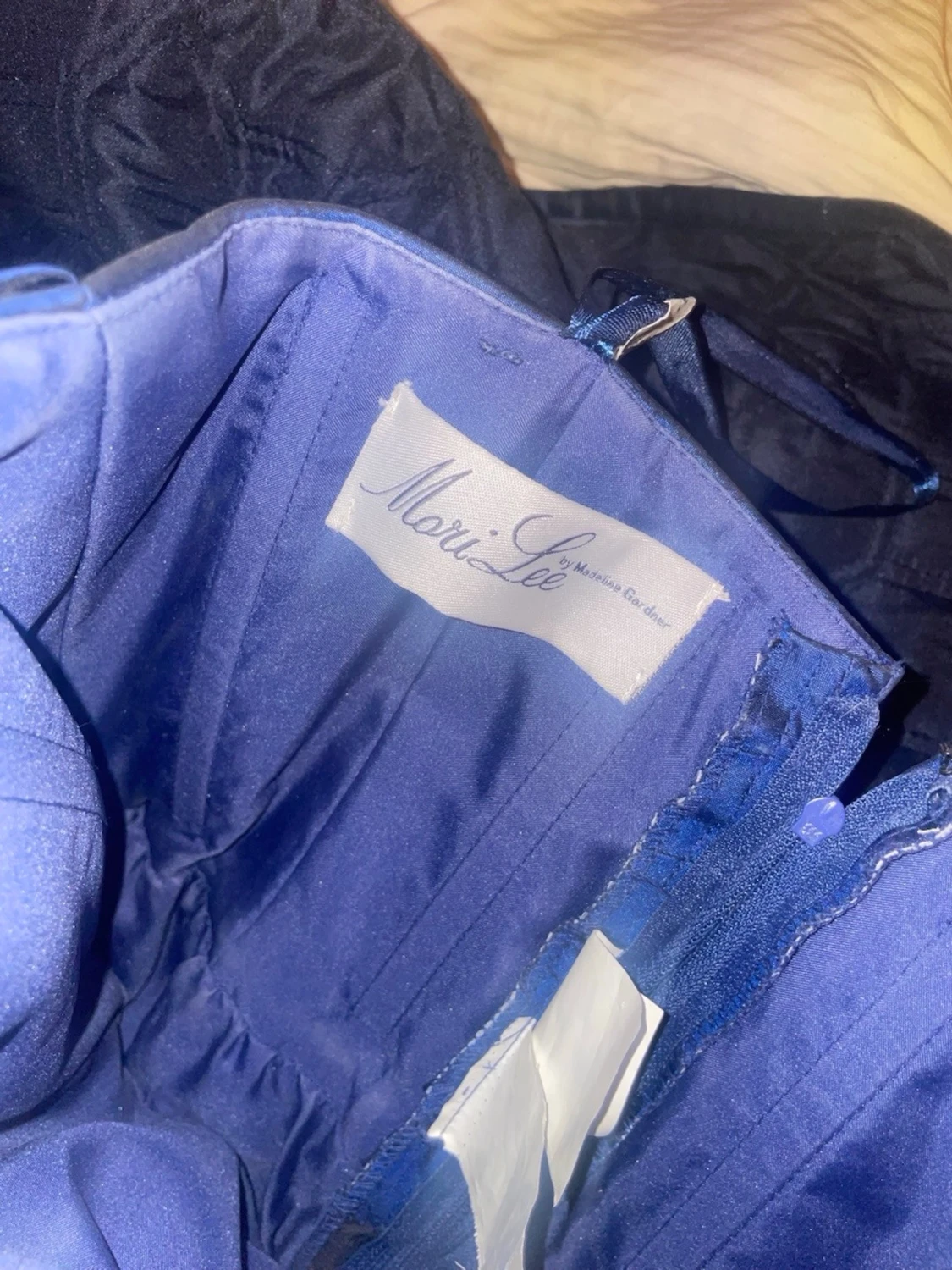 Marinblå axelbandslös balklänning - 2