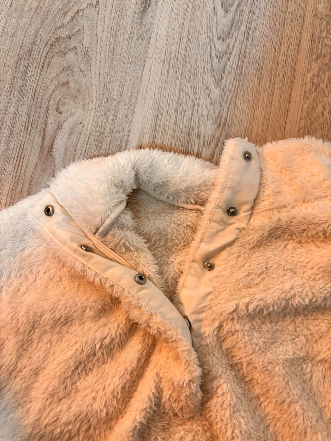 Vit teddytröja med tryckknappar - 1