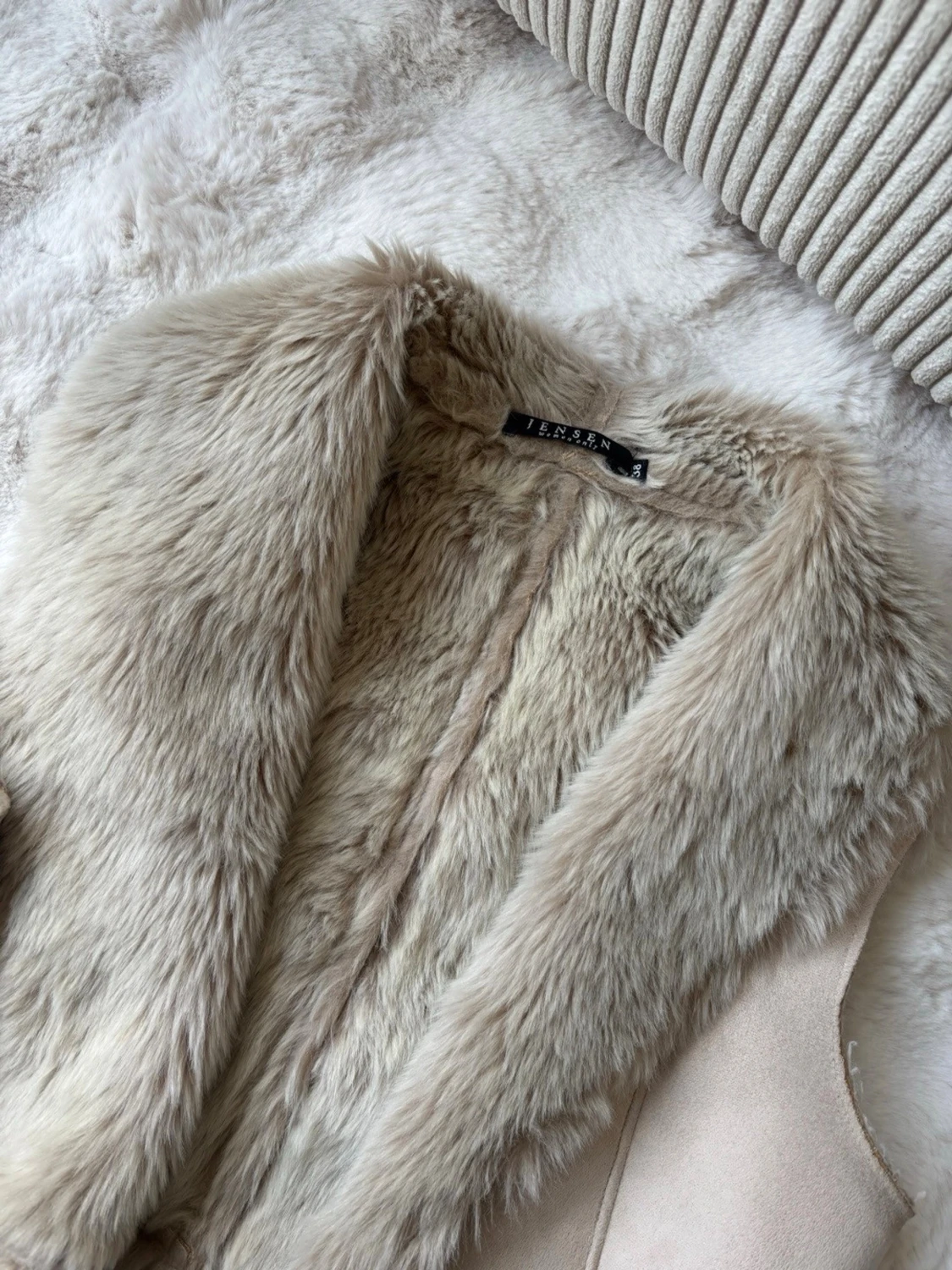 Beige pälsväst - 3