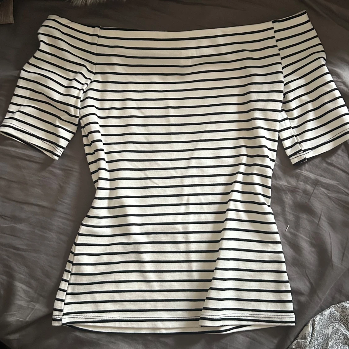 Randig offshoulder topp från H&M - 2