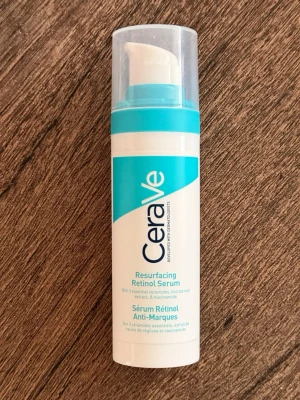 CeraVe Resurfacing Retinol Serum - Enstaka pump tagen, bättre att sälja än slänga. 