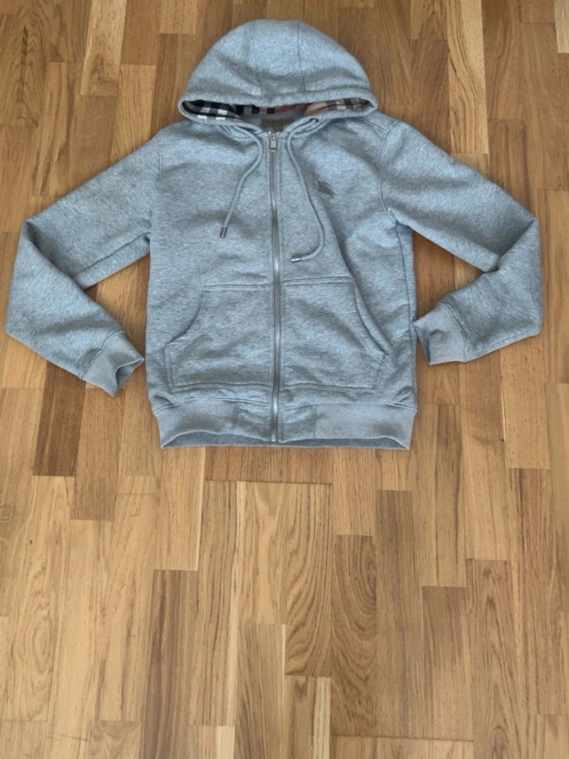 Grå hoodie med dragkedja Burberry