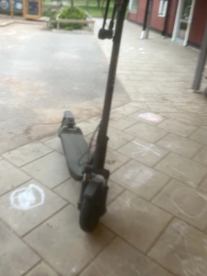 Svart elsparkcykel - Wla jag hitta den på gatan jao, kom till Benim för pris🥶❤️💯 inte baxad Akhi!🥶💯❤️