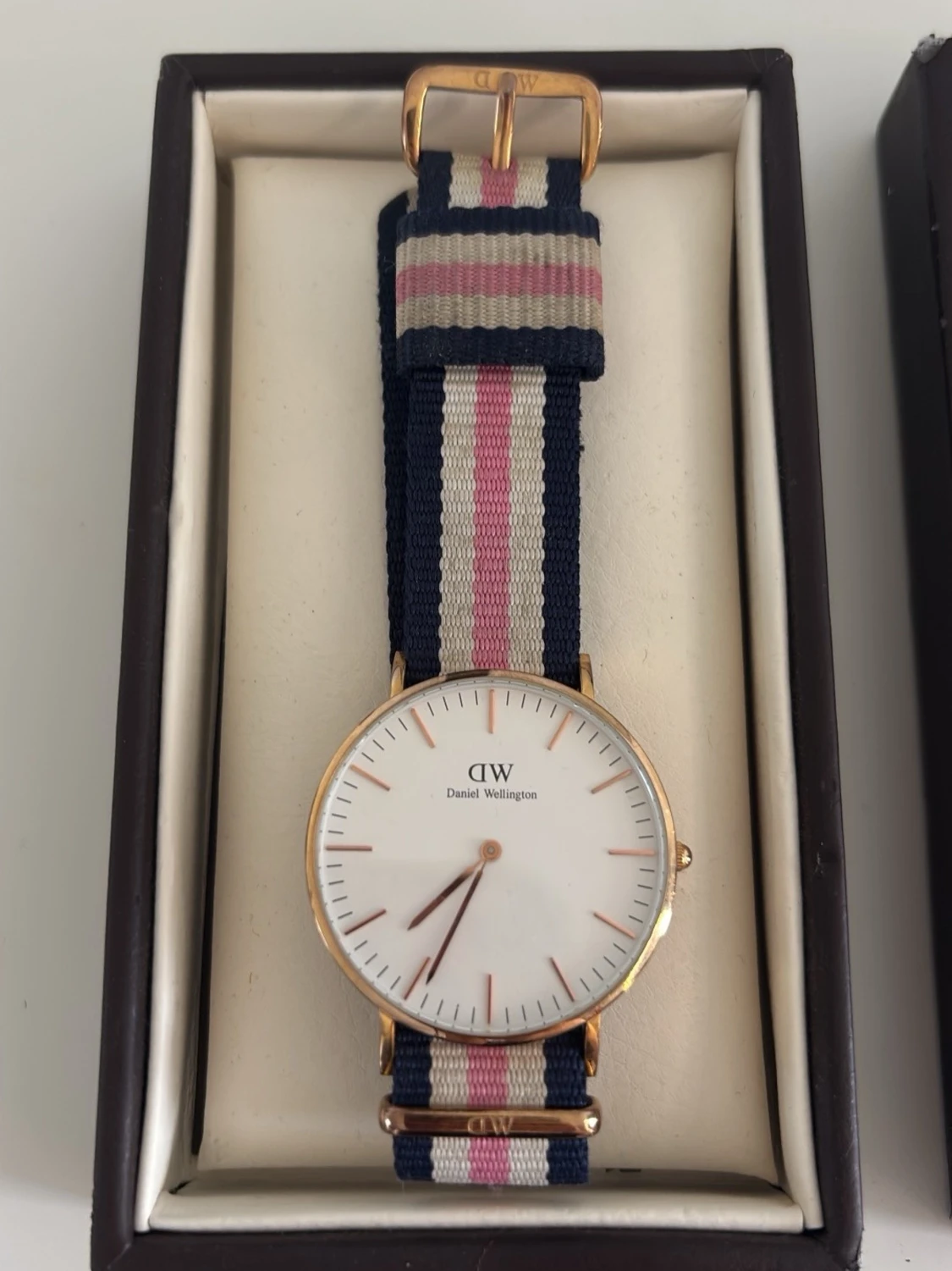Daniel Wellington klocka med randigt band