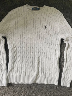 Grå Polo Ralph Lauren Sweatshirt - Fräsch Polo tröja i mycket bra skick. 