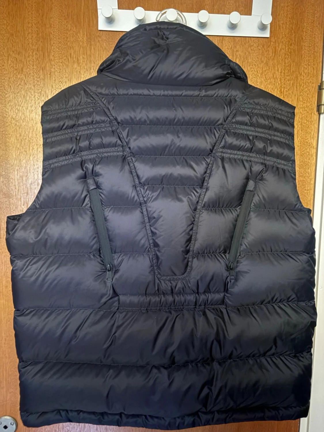 Svart dunväst från Moncler - 1