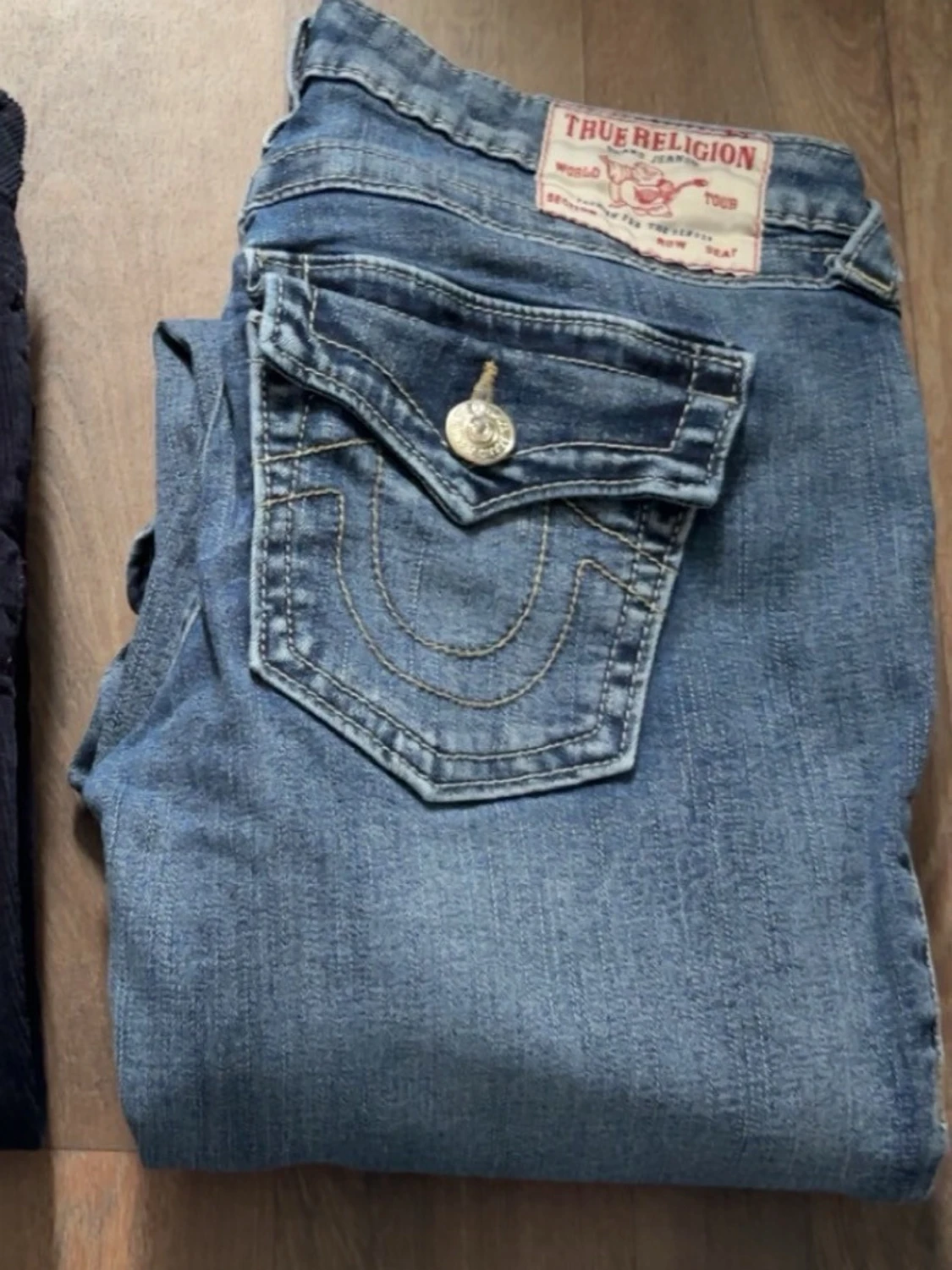 Blå True Religion jeans med fickdetalj
