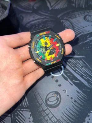 G-Shock klocka  - Säljer en klocka som är väldigt unik enligt mig. Den har flera funktioner och den har tagits hand om väldigt fint. Om ni har frågor så ställ gärna!