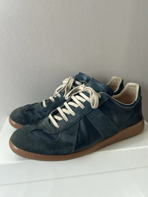 Maison margiela gats - Snygga margielas gats . Allt og medföljer. Använda i ungefär 1 år. Pris går att diskuteras 