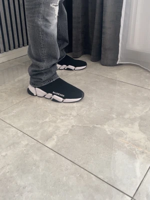 Balenciagaa skor  - Svarta skor, inget fel fraktas samma dag som man gör köpet storlek 41, har bara andvänds för att ta bilder som ni kan se på bilderna 