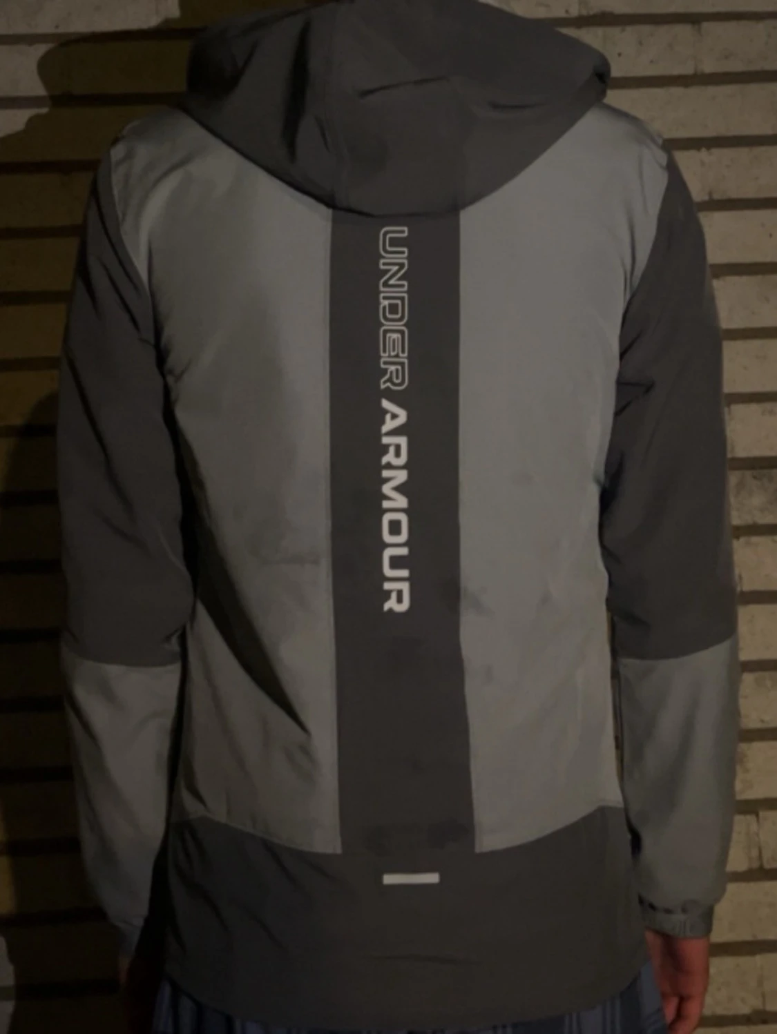 Grå vindjacka från Under Armour