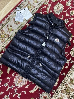 Moncler vest - Size 2 passar som S