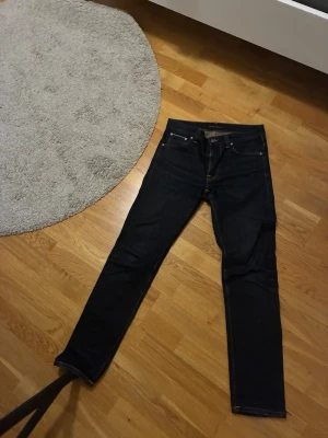 Nudie selvage jeans - Tja! Säljer ett par riktigt feta nudie dry true selvage i modellen Lean Dean. Har börjat få lite fades, aldrig tvättade. Storlek 30/32. Skriv vid frågor eller funderingar!