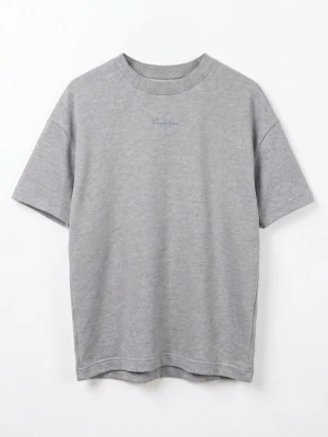 Grå oversized t-shirt New garments  - Snygg grå oversized t-shirt med trycket 'Confidence' och '1998' på ryggen samt liten text på bröstet. T-shirten har rund hals och korta ärmar. Perfekt för en avslappnad och trendig stil.
