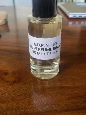 The perfume brand parfym  - En fin doft från the perfume brand, liknar byredo bibliothèque. Helt ny endast testad en gång 