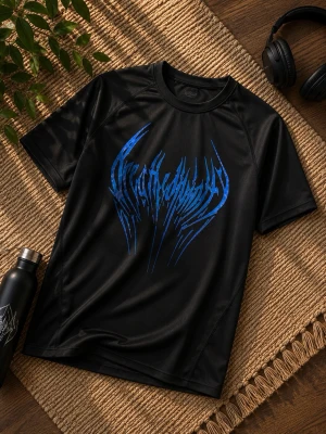 Svart Träning’s T- Shirt med Blått Tryck  - Storlek: S, Material: 100 % Polyester, utmärkt skick!