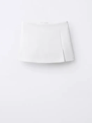 Vit shorts kjol - Första bilden är inte exakt samma model!!!! Använd få gånger då den är för liten .