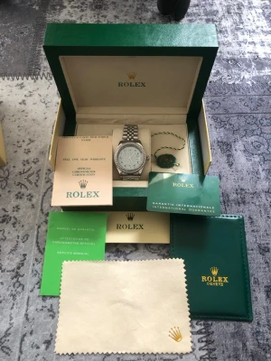 Rlex datejust 41MM steel arabic dial iced out  - Rlex klocka med manualer och tillbehör och certifikat. Helt ny klocklåda.