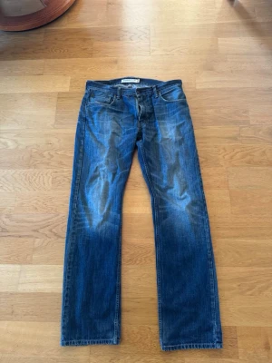 Straight Levis 505 Jeans  - Säljer mina feta Levis jeans då jag ej använt dem på ett tag, storlek 33/34