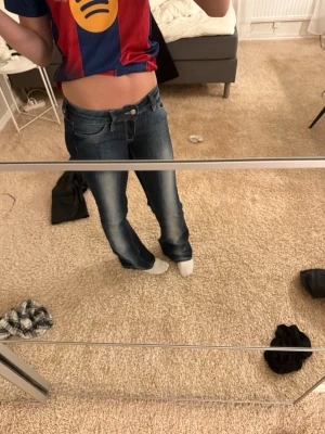 Weekday kvarg jeans - Dom är bara använda några få gånger och är annars som nya