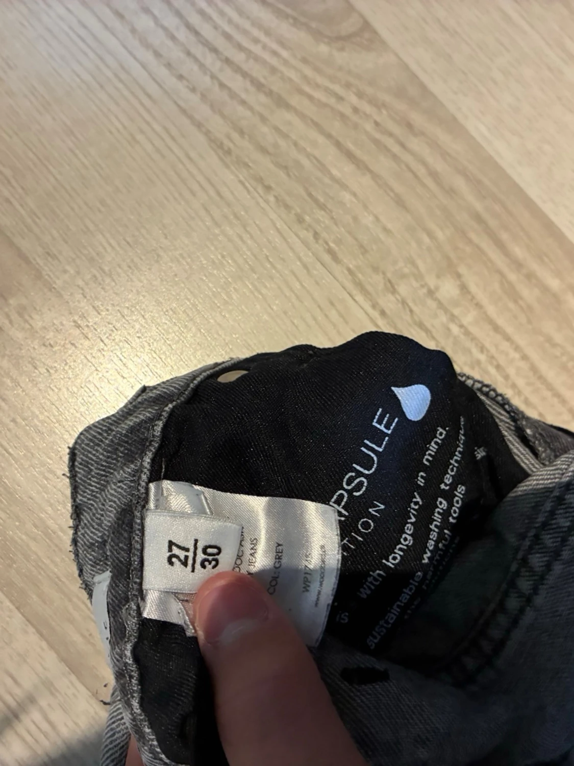 Ljusblå grå med svart aktig färg - 3