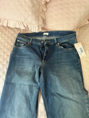 Nelly jeans low waist - Nelly low waist loose jeans, storlek 40. Aldrig använda.