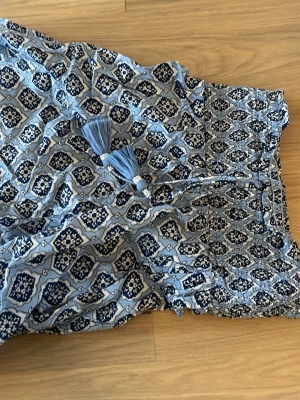 Blåmönstrad långkjol med knytband🩵 - Långkjol från Gina Tricot 💞