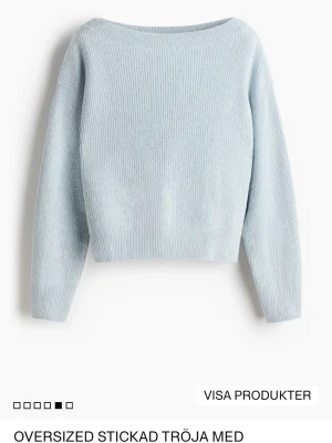 Ljusblå stickad tröja one shoulder - Jättefin aldrig använd stickad tröja med one shoulder i strl S 