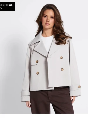 Kort beige trenchcoat med knappar -  beige trenchcoat från lager157🩷den är storlek L men passar på mig som har xs bara att det blir lite mer oversized men inget som ser konstigt ut