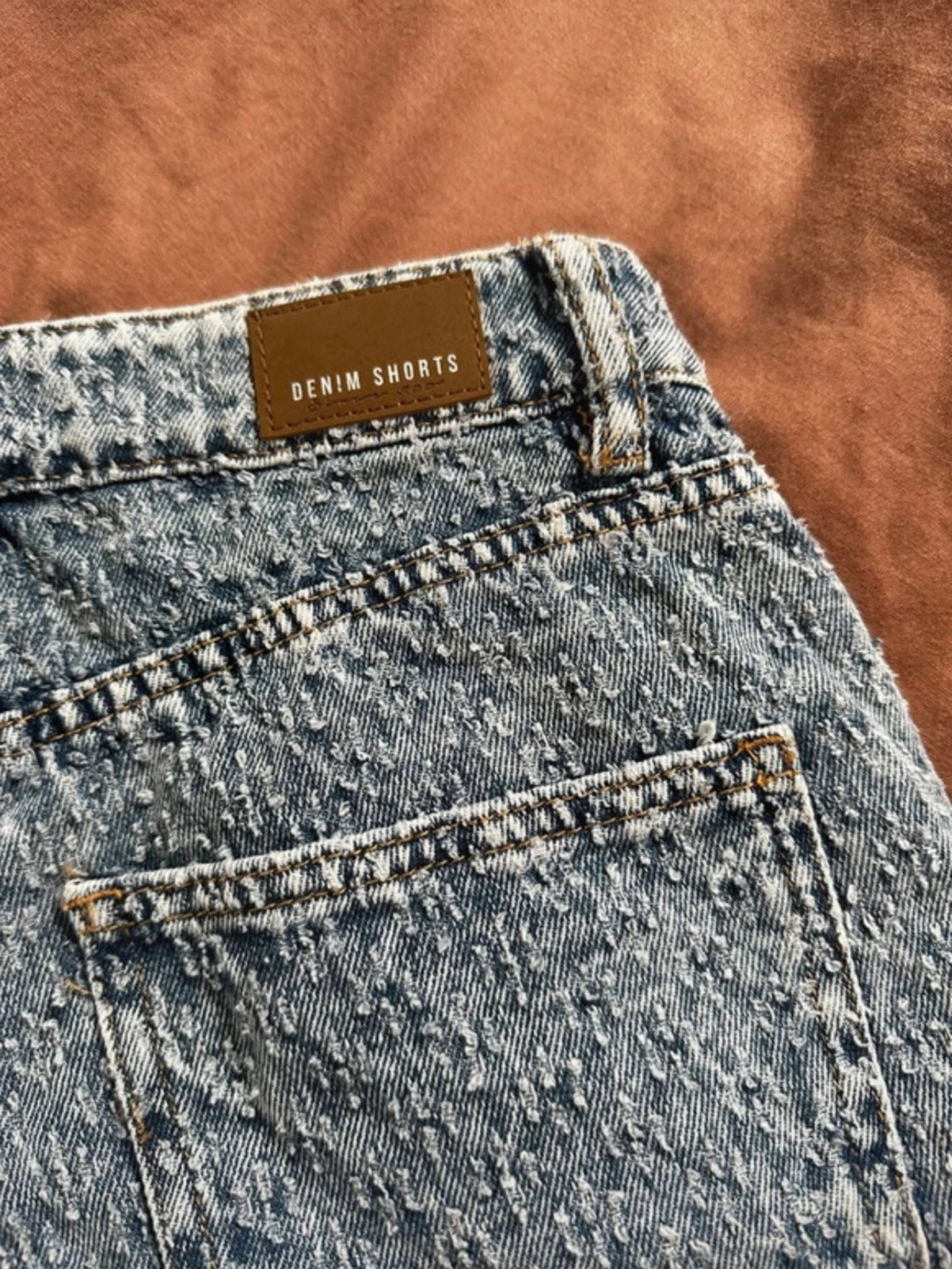 Högmidjade blå jeansshorts - 4